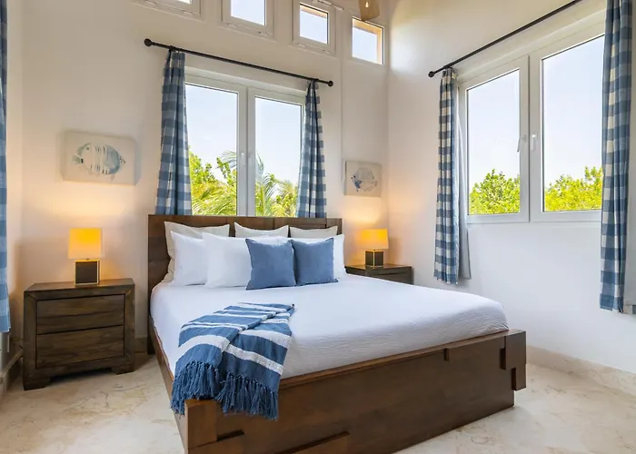Villa Belizean Cove Estates Beachfront