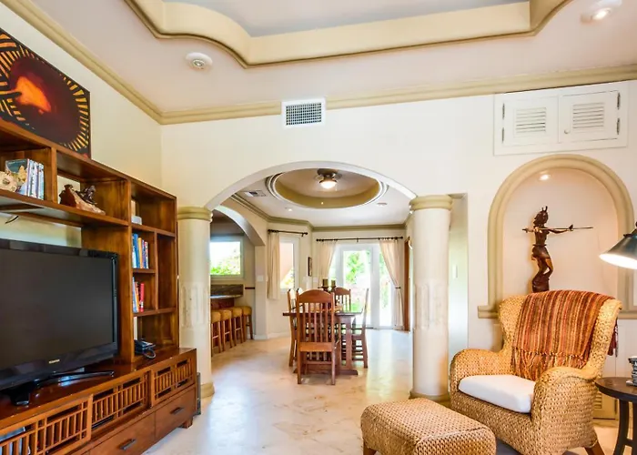 Villa Belizean Cove Estates Beachfront *