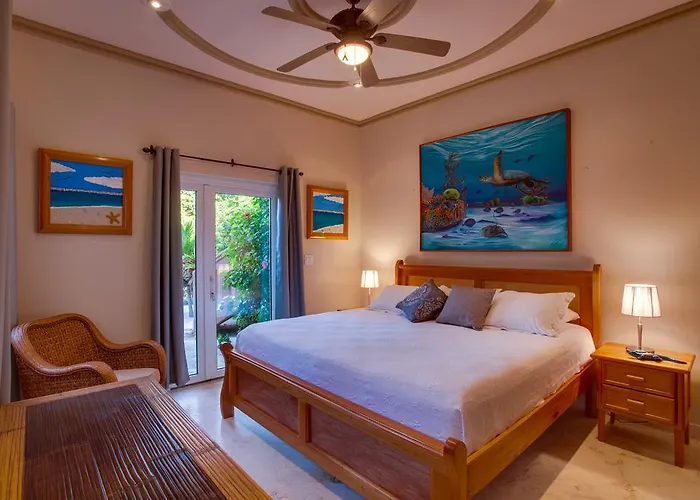 Villa Belizean Cove Estates Beachfront *